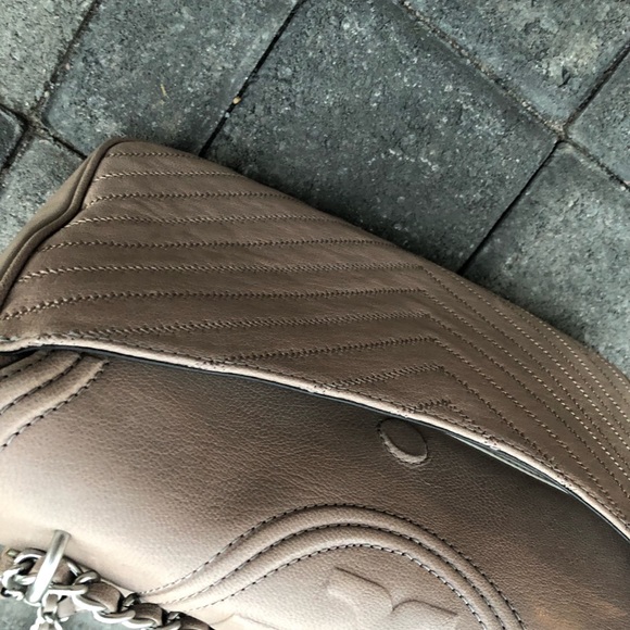 Tory Burch Fleming Distressed Flap Shoulder Bag - Picture 6 of 8